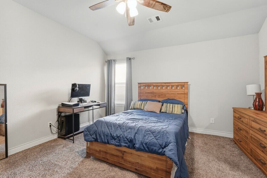 Building Photo - 10311 Silver Shield Way