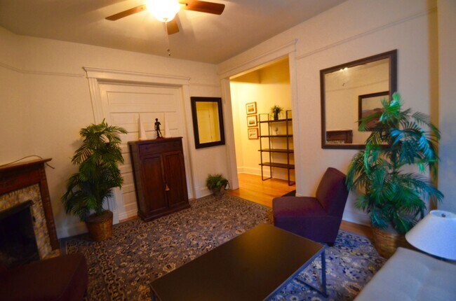 Building Photo - DePaul University 4 - Bedroom 2-Bath