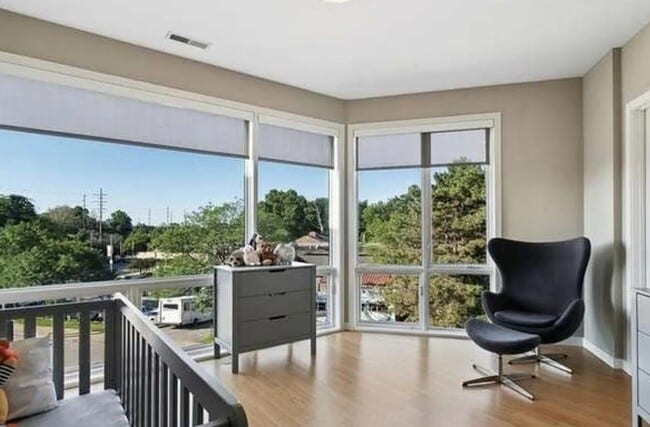 Building Photo - Gorgeous Luxury Townhome