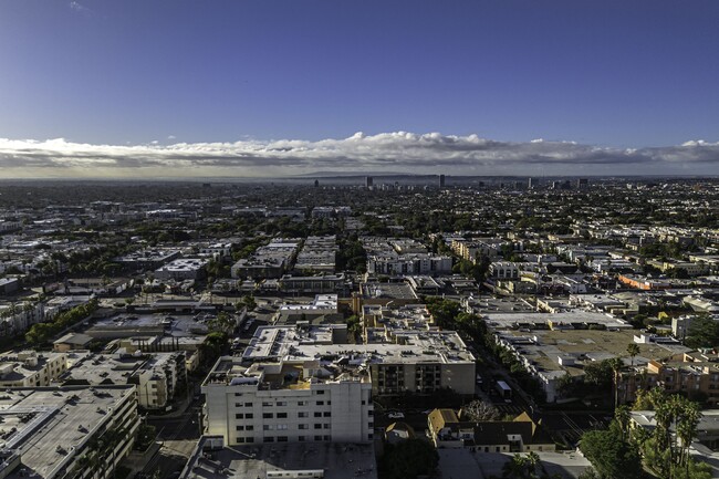 Building Photo - 7320 Hawthorn Ave