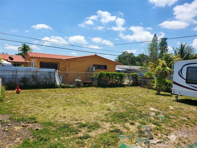 Building Photo - 1102 NW 100th Terrace