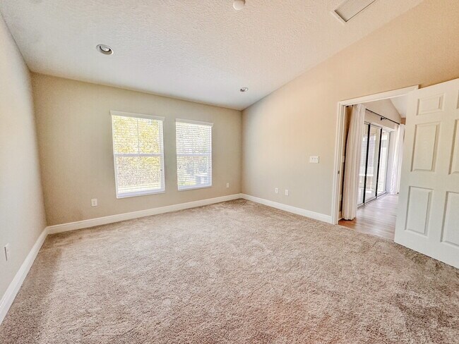 Building Photo - "Charming 3-Bedroom Haven with 2 Full Baths in Serene Parrish FL!"