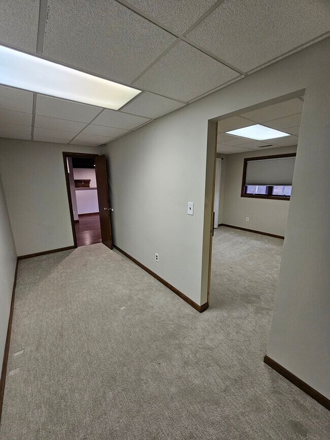 Building Photo - Remarkable 5 Bedroom Home For Rent in Mentor