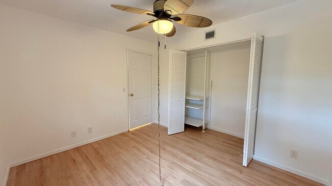Building Photo - 9243 Green Meadows Way