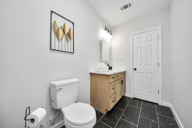 Building Photo - 2811 Winbern St