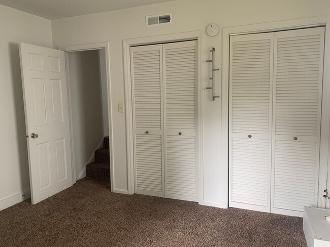 Building Photo - 2-bed home across from Glenn Park!