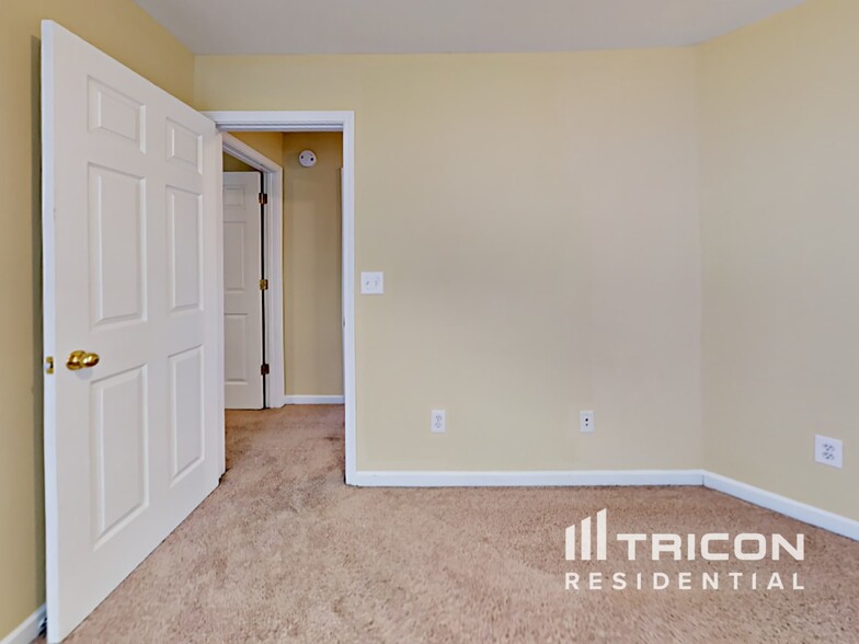 Building Photo - 6612 Destiny Dr SE