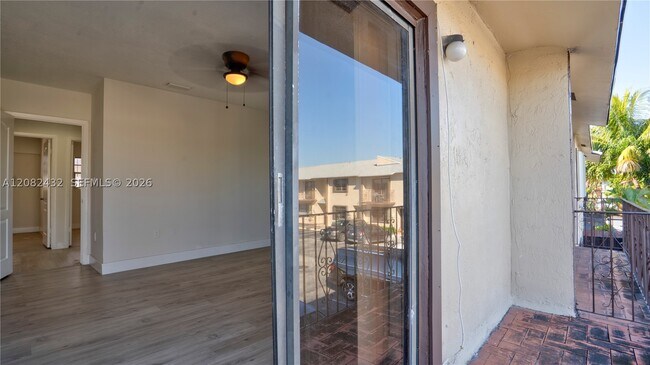 Building Photo - 710 SW 114th Ave