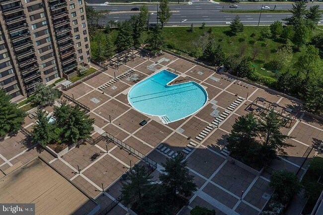 Building Photo - 3701 S George Mason Dr