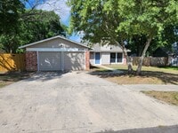 Building Photo - Move in ready. Fully remodeled