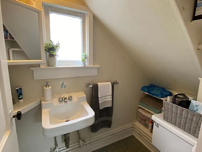 Building Photo - Live Close to Everything — Lakeway Home Near WWU, Downtown & I-5