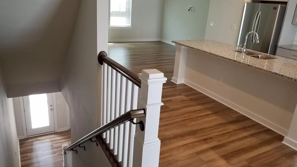 Building Photo - Room in Townhome on Sharon Towns Dr
