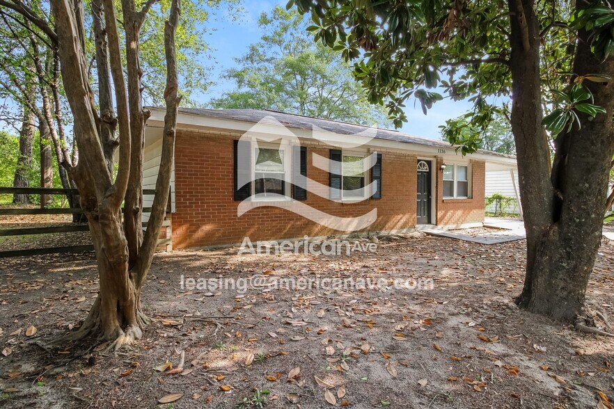 Building Photo - 1136 Charlotte St