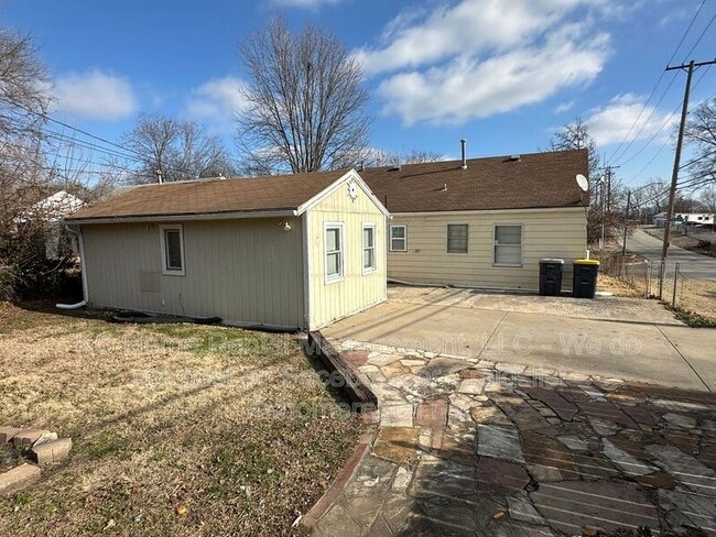 Building Photo - 8044 Wabash Ave