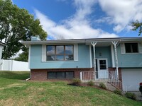 Building Photo - Beautiful Spacious 3 Bedroom, 2.5 Bath Hom...