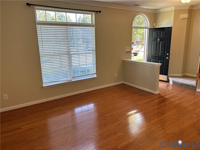 Building Photo - 1307 Village Views Dr