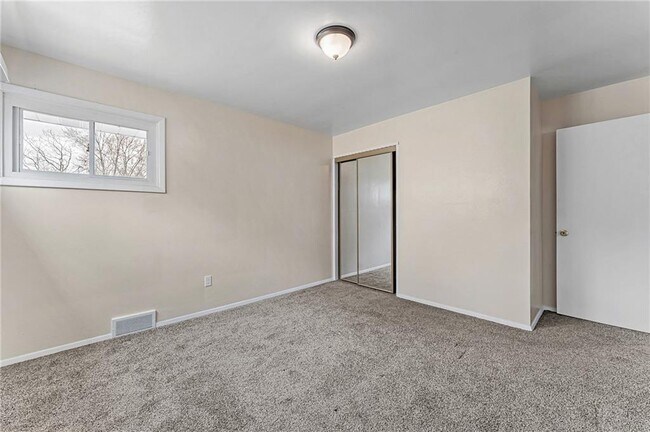 Bedroom - 613 Springdale Dr