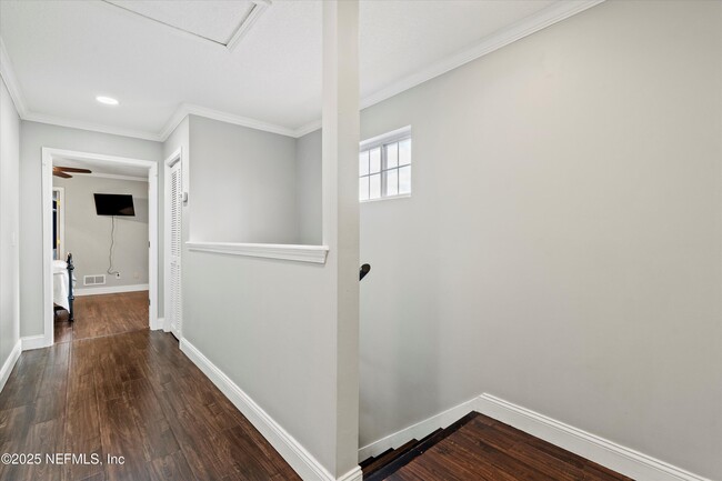 Building Photo - 885 7th Ave S