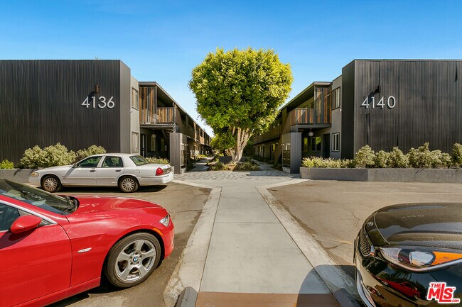 Building Photo - 4136 Grand View Blvd
