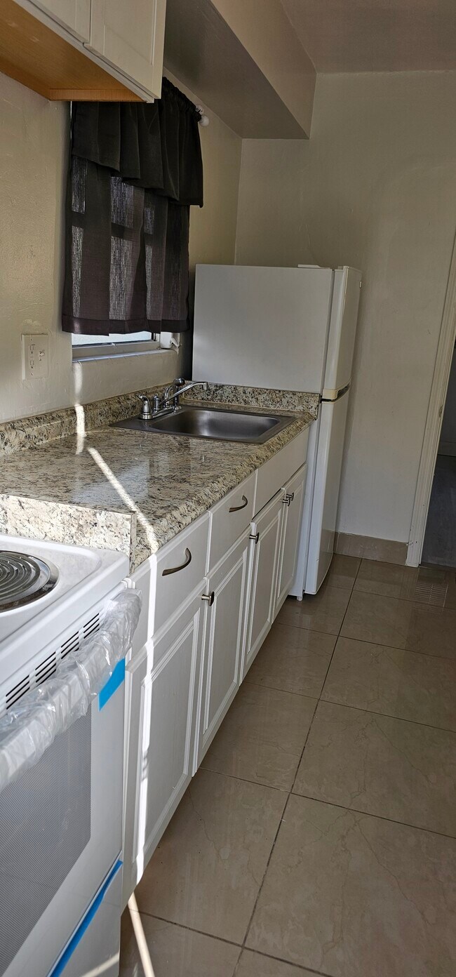 Building Photo - 319 Kenilworth Blvd