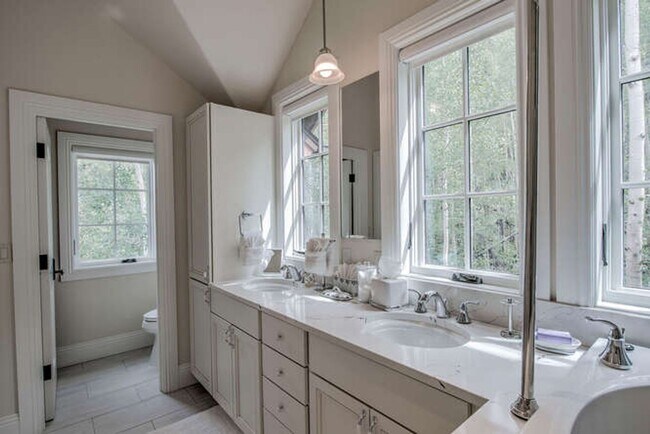 Building Photo - Winter Rental