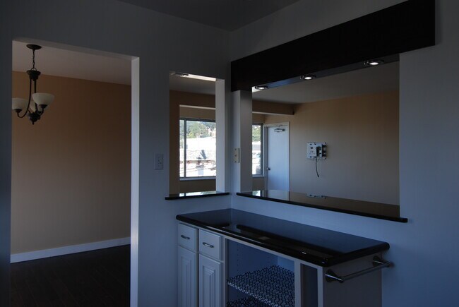 Building Photo - 310 Stanyan St