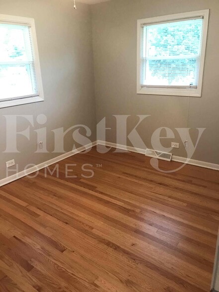 Building Photo - ON132 Cottonwood Dr