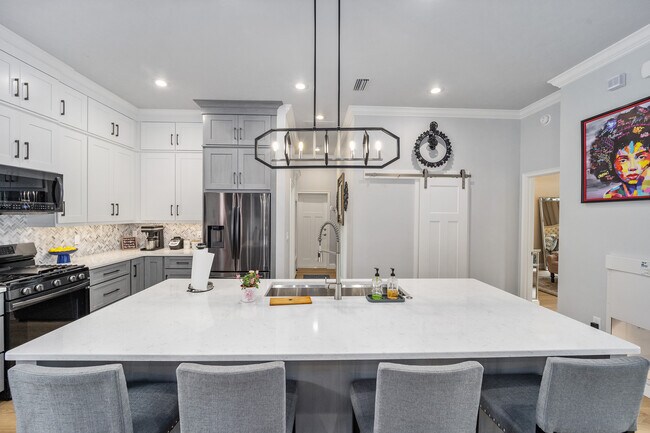 Huge island - 13265 SW 9th Rd