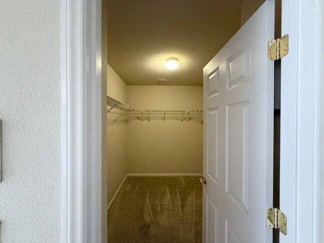 Building Photo - Well-Maintained 2-Story Home with Function...
