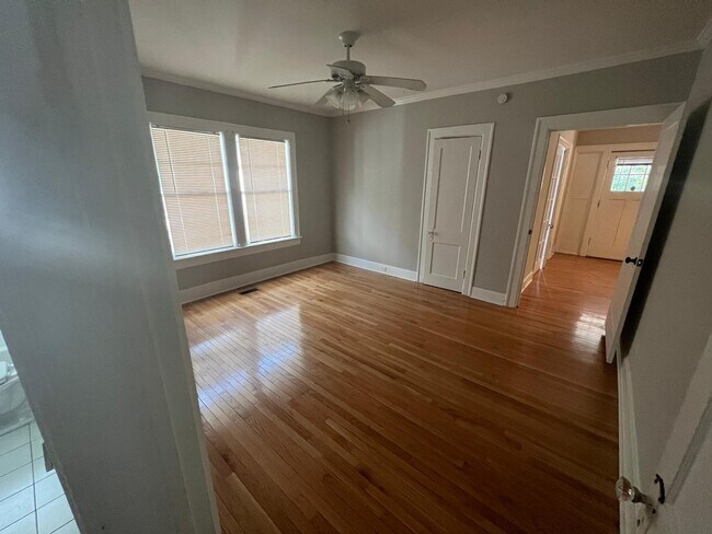 Building Photo - 406 Parkway Dr NE