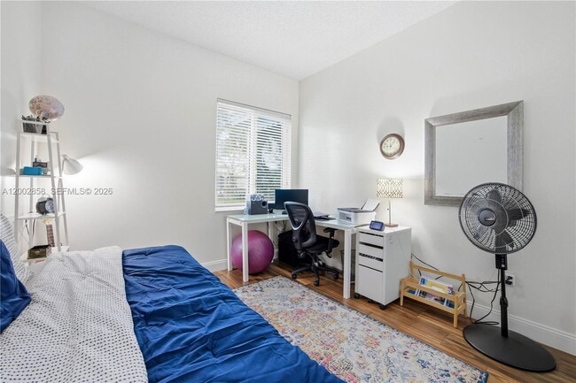 Building Photo - 2615 SE 5th Ct