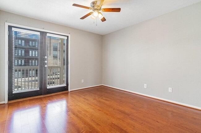 Building Photo - 5934 Sandhurst Ln