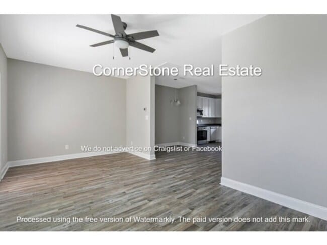 Building Photo - 2858 Little Dr