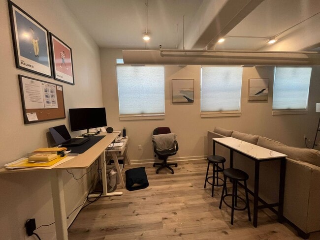 Building Photo - 487 Nott St