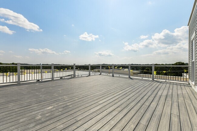 Building Photo - 8 Sanborn St