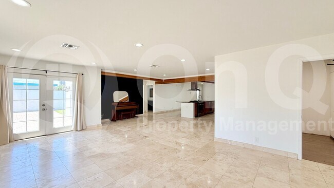 Building Photo - 2607 W San Miguel Ave