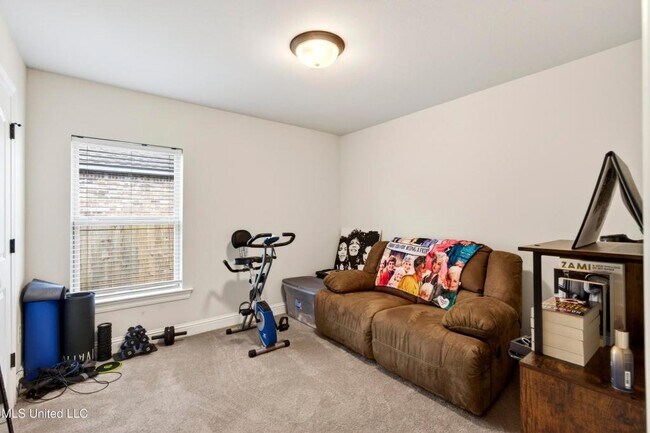 Building Photo - 18102 Evergreen Dr