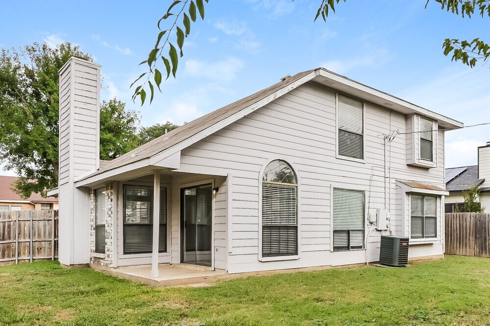 Building Photo - 6209 Mercedes Dr