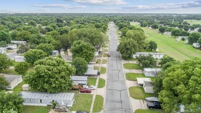 Building Photo - 2036 E Campus St