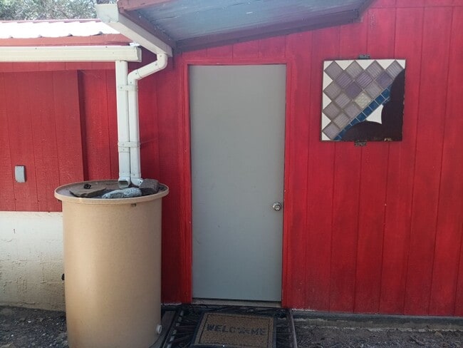Building Photo - COZY HOME IN THE BEAUTIFUL TOWN OF TIJERAS | Showings available NOW!!