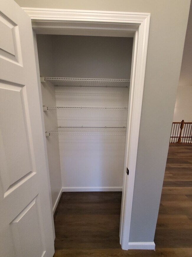 Building Photo - Charming 3-bedroom/2-bathroom duplex home in Washington, IL