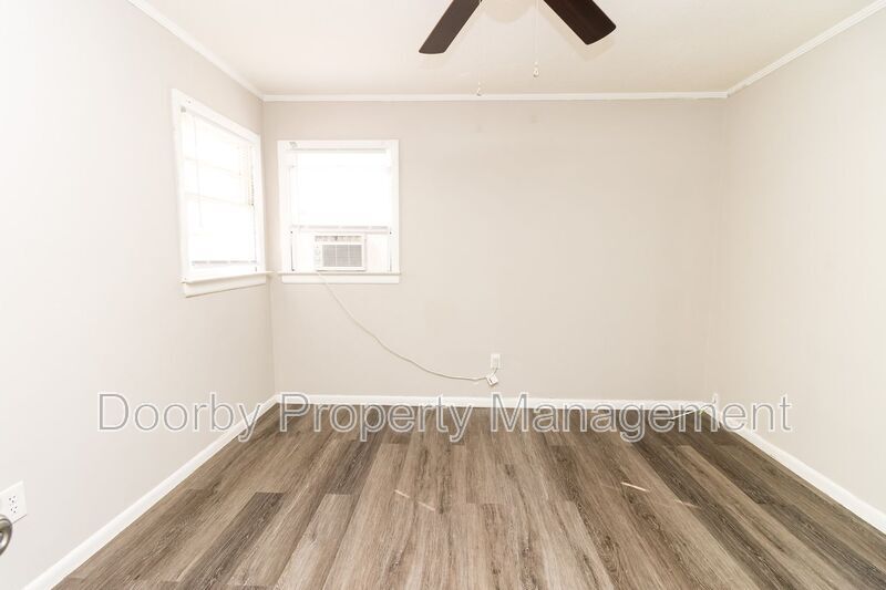 Building Photo - 207 Napier St