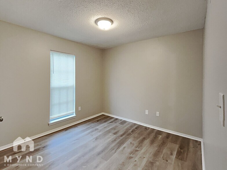 Building Photo - 4912 Summitridge Dr