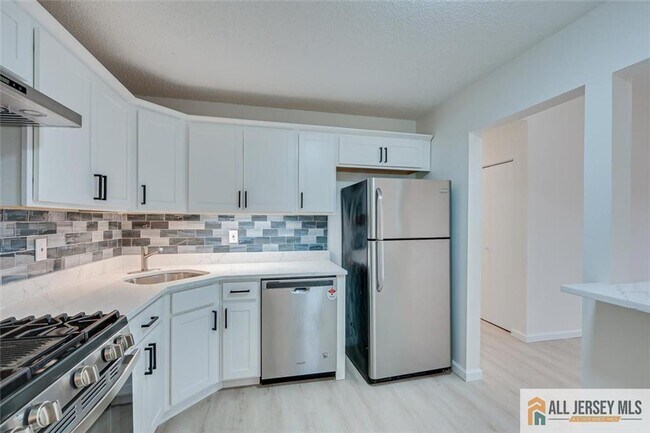 Building Photo - 64 Taylor Dr