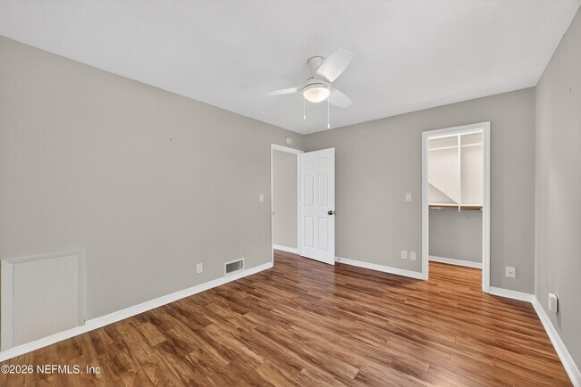 Building Photo - 83 Comares Ave