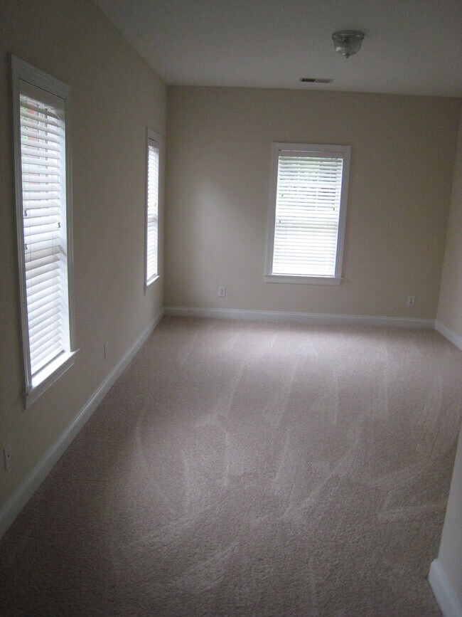 Building Photo - 101b Meadowbrook Rd