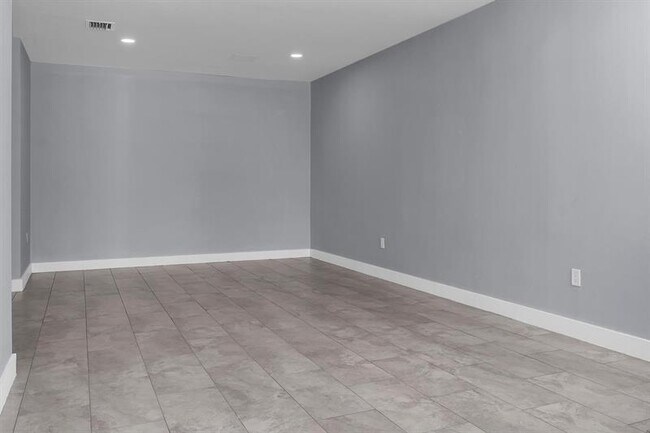 Building Photo - 14620 Tyler St