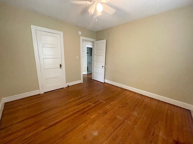 Building Photo - Stand Alone Cottage