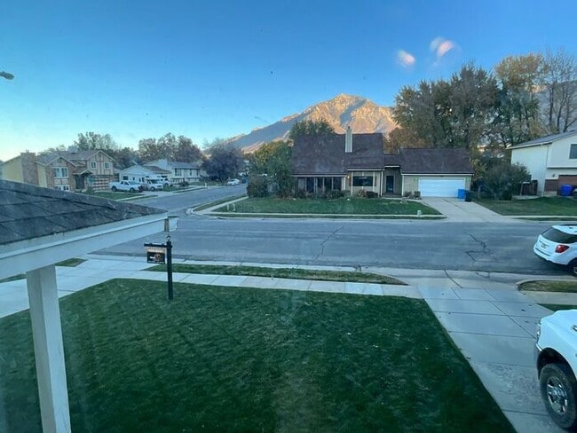 Building Photo - 2 bdrm 1 bath Duplex. Small Dog Friendly