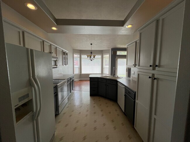 Building Photo - 2030 N Springland Pl